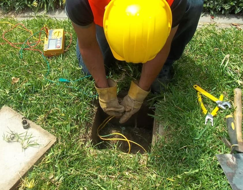 Sistema de puesta a tierra y pararrayos